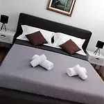 - 5 Min By Car To The & Center - Free Public Parking Apartman