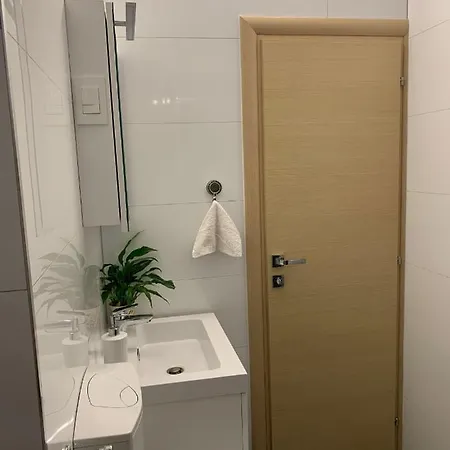 - 5 Min By Car To The & Center - Free Public Parking