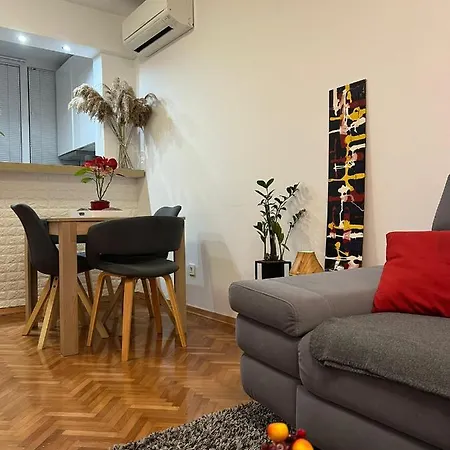 Mm - 5 Min By Car To The & Center - Free Public Parking Apartment *