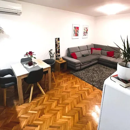 Mm - 5 Min By Car To The & Center - Free Public Parking Apartment Split