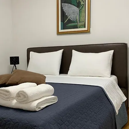 Mm - 5 Min By Car To The & Center - Free Public Parking Apartment Split