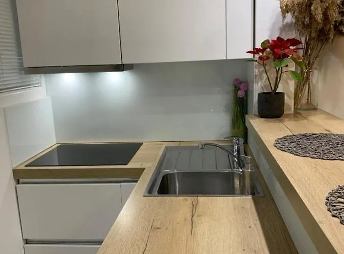 Apartment - 5 Min By Car To The & Center - Free Public Parking