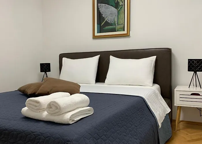 - 5 Min By Car To The & Center - Free Public Parking Apartment Split